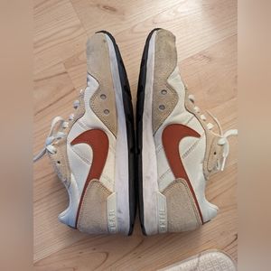 Women's 9.5 Nike Venture Runner